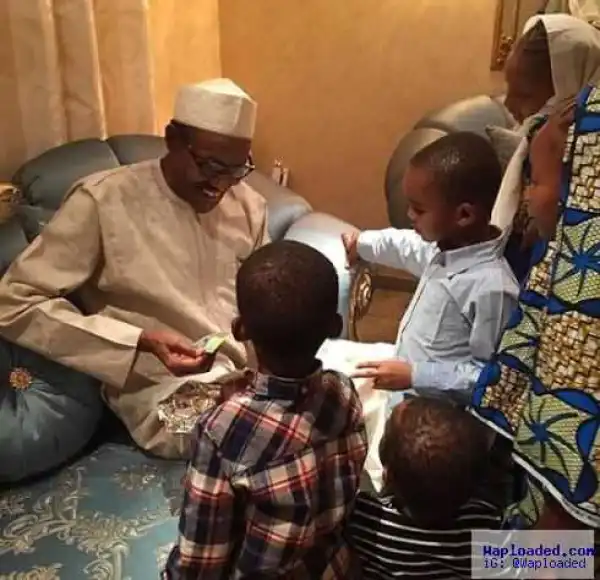 Photo of President Buhari with his grandchildren